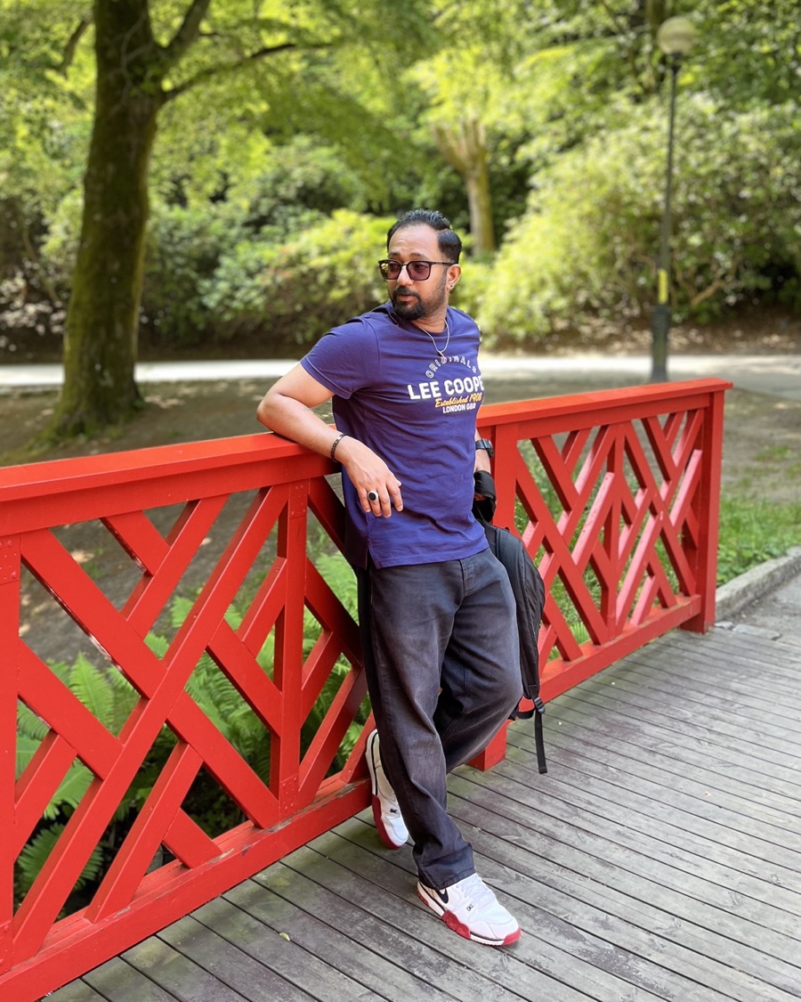 Varnan on a red bridge in a UK park